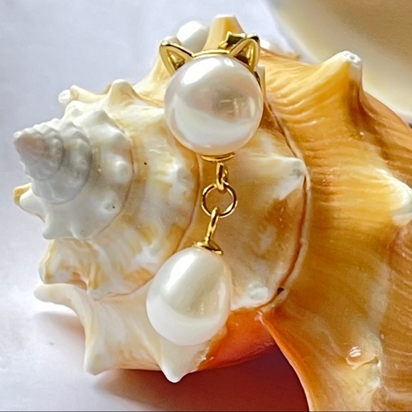 18K Gold Plated Over 925S Silver 8mm Freshwater Pearl Earrings Big Kitten Shaped - Picture 3 of 13